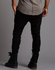 Man modeling the milano pant in black