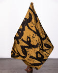 Model modeling gold Ruben LOVE nature wrap