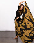 Model modeling gold Ruben LOVE nature wrap