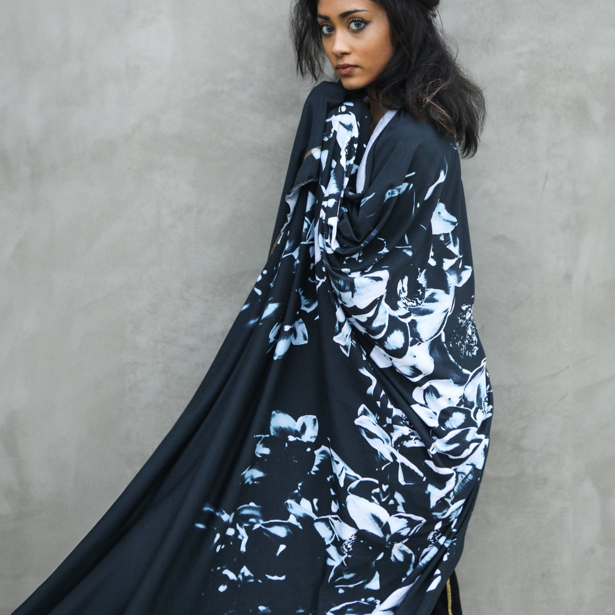Woman modeling Benzova pattern nature wrap