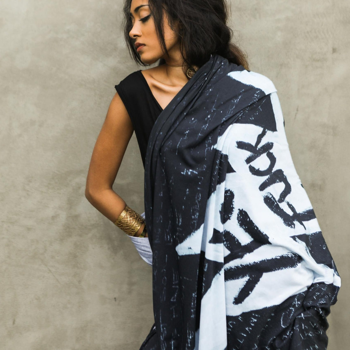 Woman modeling midnight Benzova nature wrap