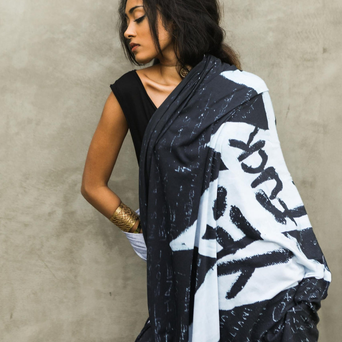 Woman modeling midnight Benzova nature wrap