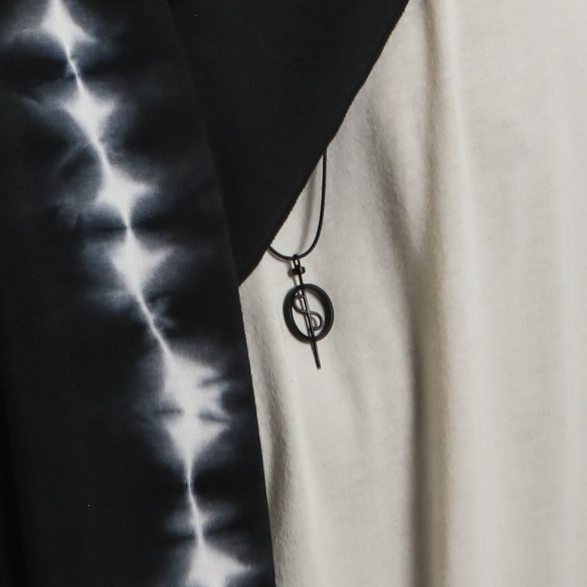 The 108 Talisman Necklace in Ceramic Black
