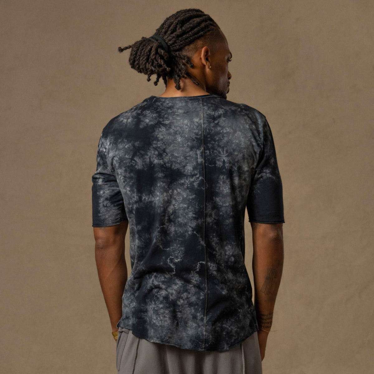 CREW NECK TREE SHIRT / DEEP OCEAN