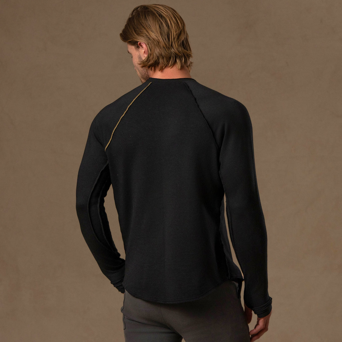 LONG SLEEVE RAGLAN / BLACK ONYX
