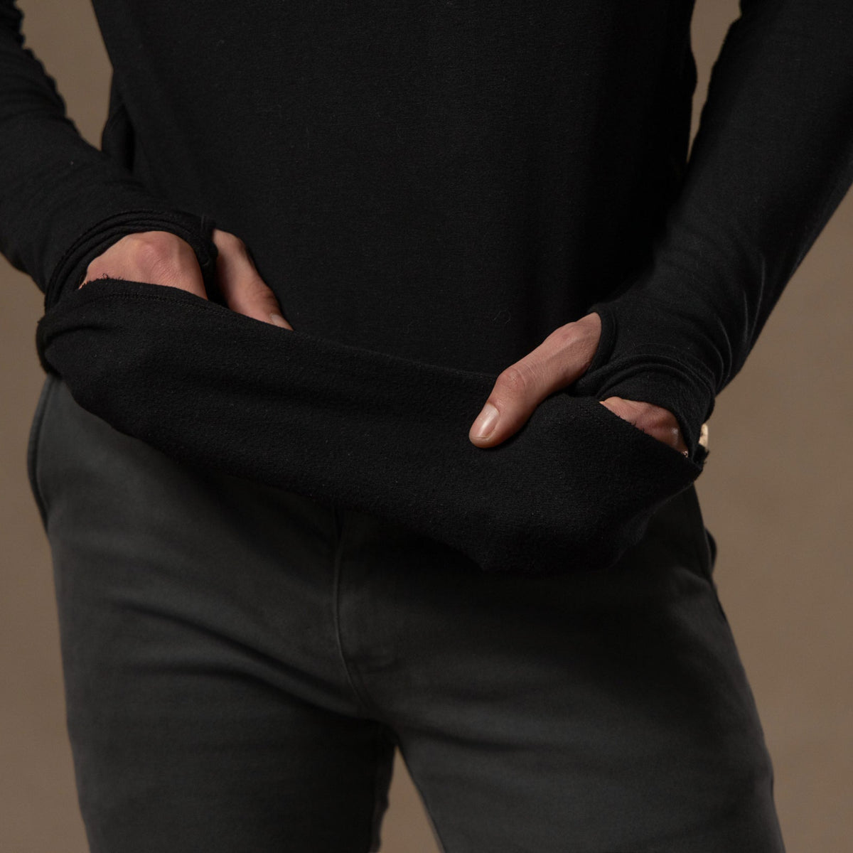 LONG SLEEVE RAGLAN / BLACK ONYX