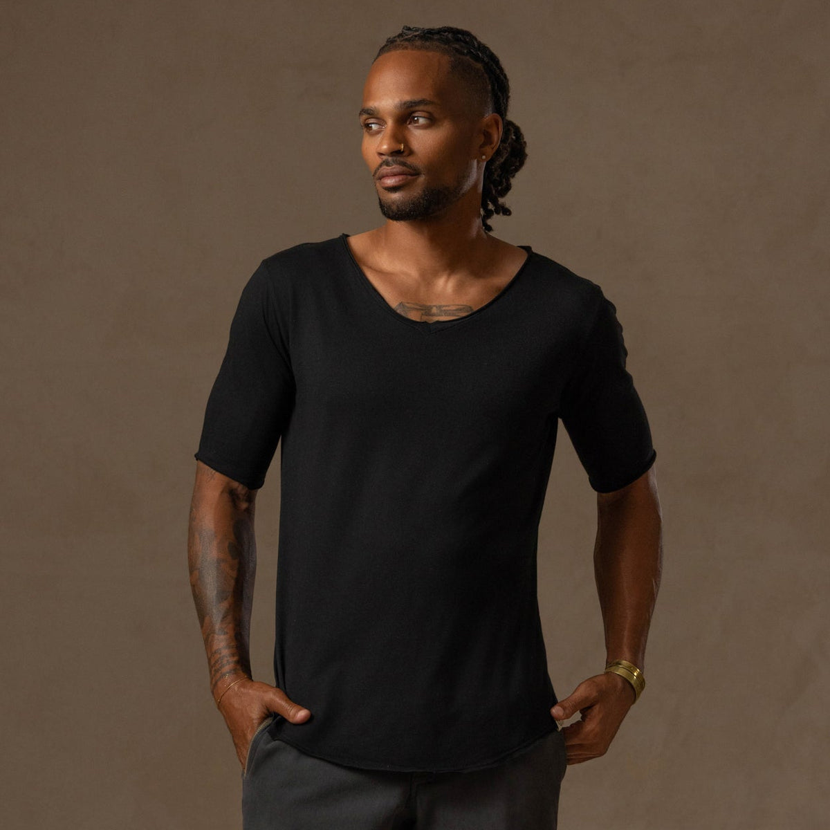V NECK TREE SHIRT / BLACK ONYX
