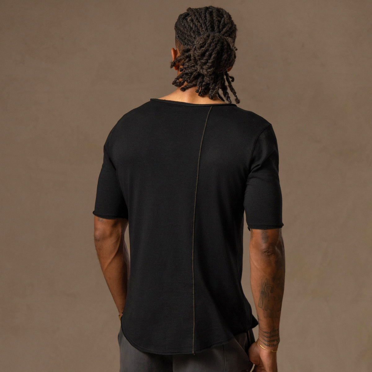 V NECK TREE SHIRT / BLACK ONYX