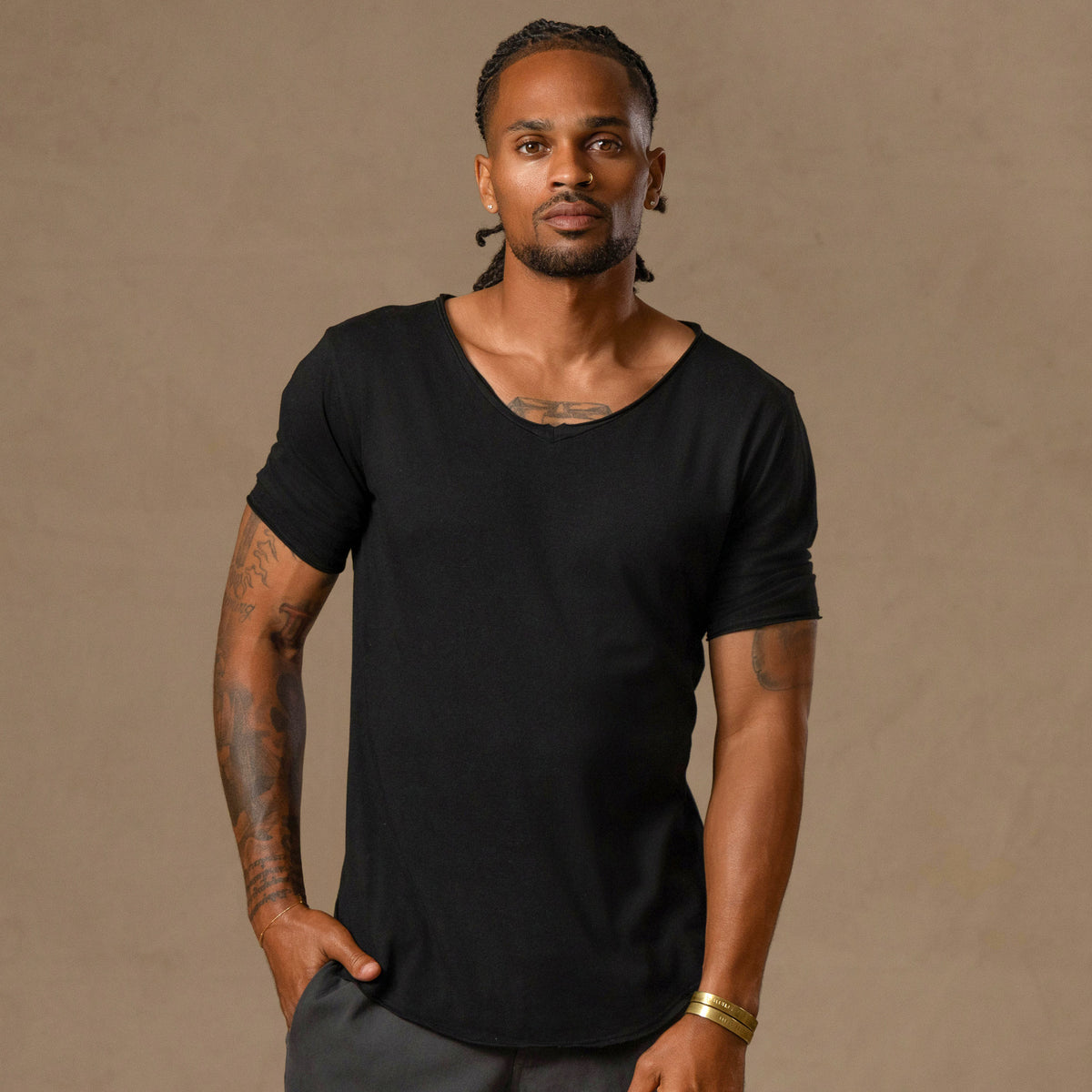 V NECK TREE SHIRT / BLACK ONYX