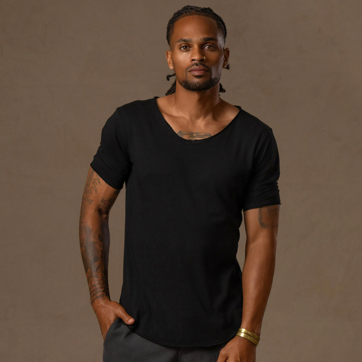 V NECK TREE SHIRT / BLACK ONYX