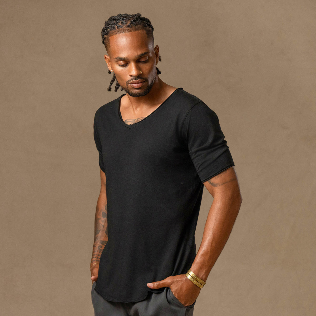 V NECK TREE SHIRT / BLACK ONYX