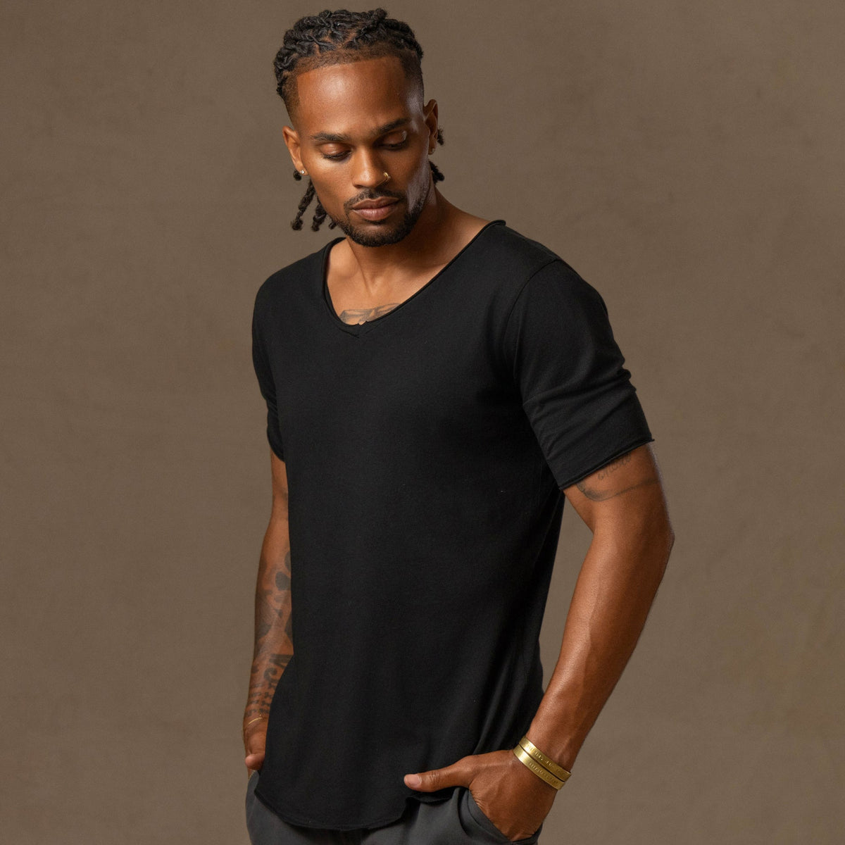 V NECK TREE SHIRT / BLACK ONYX