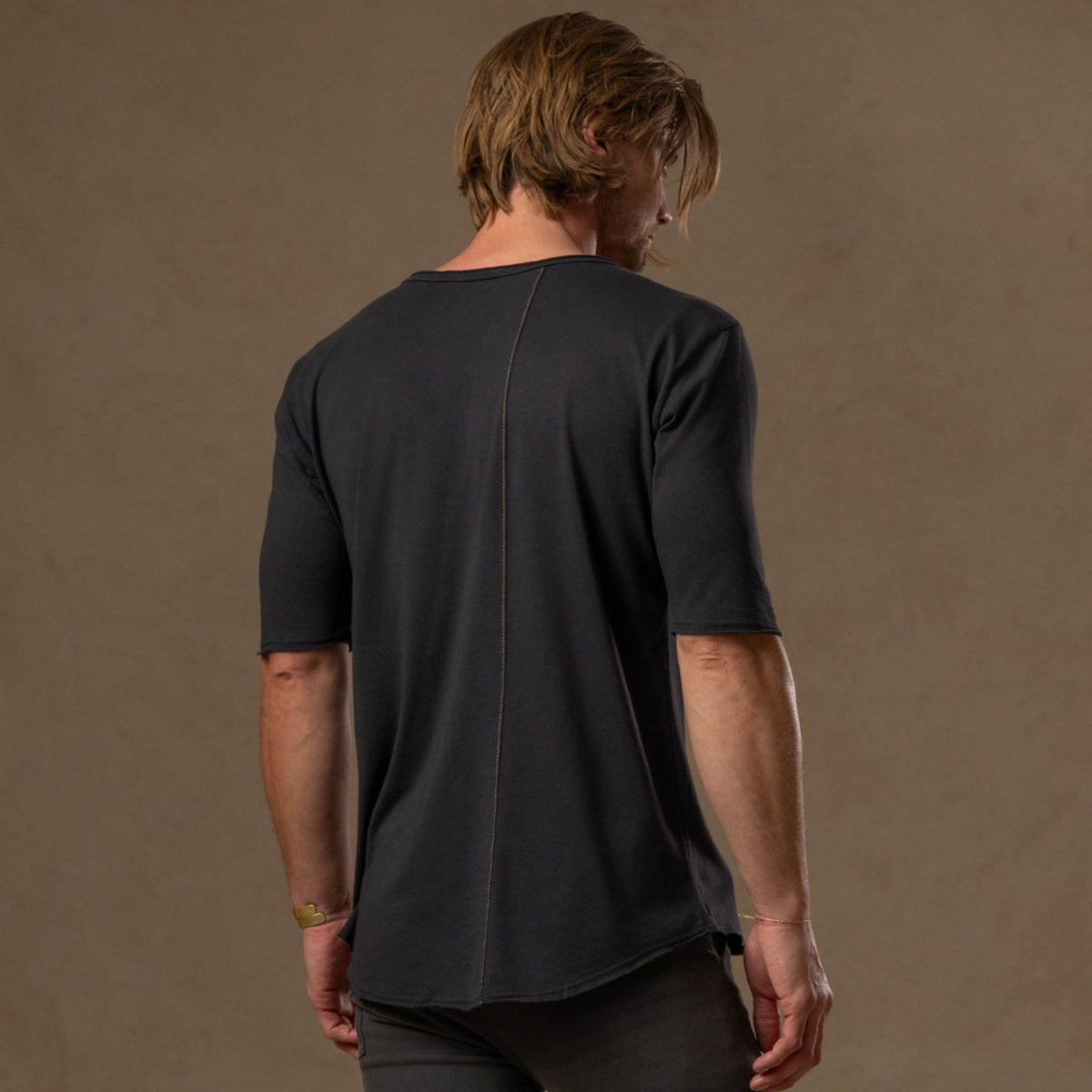 V NECK TREE SHIRT / SLATE