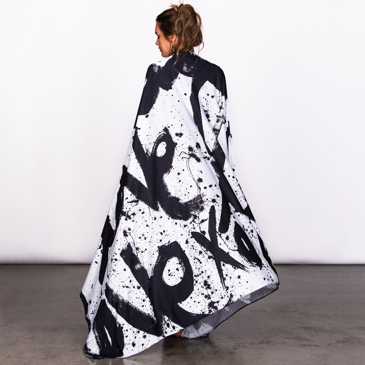 Woman modeling white Ruben LOVE nature wrap